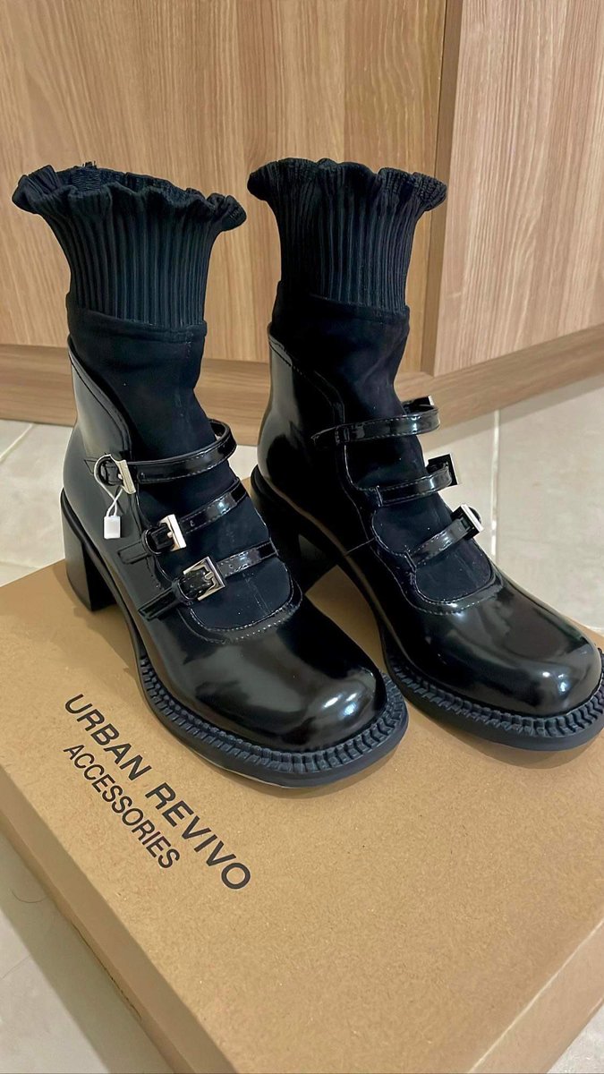 hjymuse's tweet photo. wts lfb ph 

𝜗𝜚 urban revivo shoes

      details in pic

☆ reply / dm to claim ! ☻︎

𖥻 wts lfb ph concert shoes boots https://t.co/qVXVBGDnAH