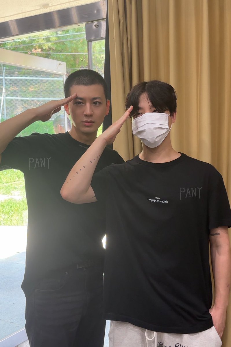 240813 멀리 와서 윤형이 보러온 진환이ㅠㅠㅠ
#아이콘 #송윤형 #iKON #YUNHYEONG #김진환 #JINHWAN