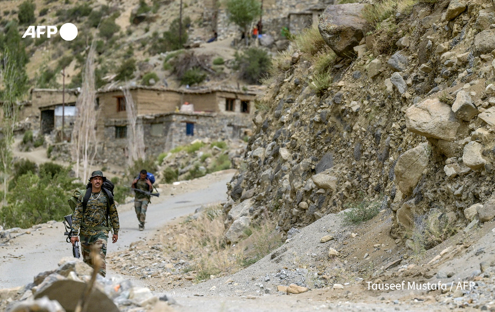 AFP's tweet image. Families split by India-Pakistan rivalry lose hope.

The ancient trade route over the Himalayan passes of Hunderman once brought communities together, but the rugged peaks are now used as fortifications by nuclear-armed rivals India and Pakistan

u.afp.com/568c