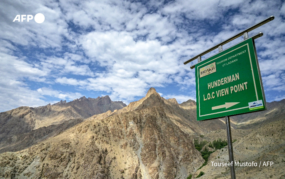 AFP's tweet image. Families split by India-Pakistan rivalry lose hope.

The ancient trade route over the Himalayan passes of Hunderman once brought communities together, but the rugged peaks are now used as fortifications by nuclear-armed rivals India and Pakistan

u.afp.com/568c