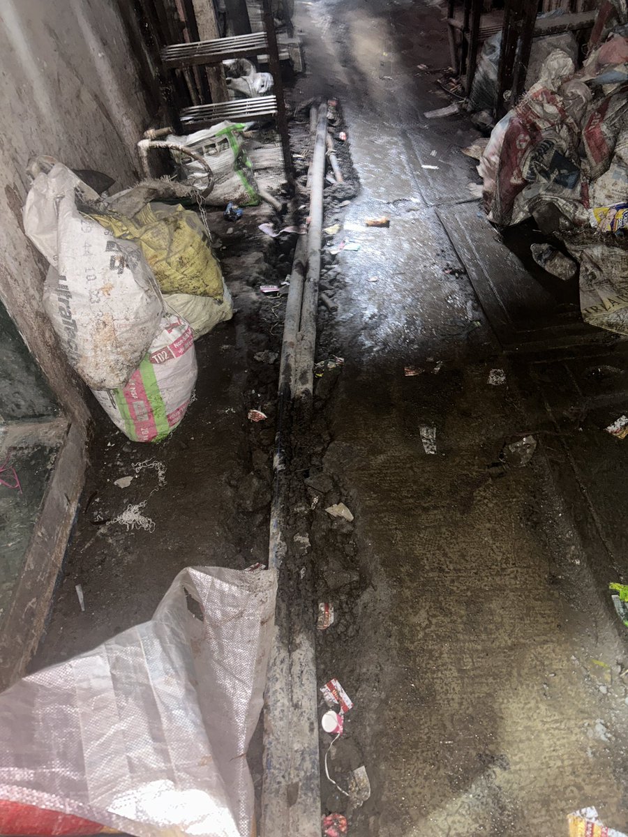 shaikh_sahab__'s tweet photo. Dear Team @Adani_Elec_Mum ,
You have not yet properly covered the cables, and the sections that have been covered are not done correctly, with the cables still visible.

The debris is still lying around, please remove it on priority.

@AdaniOnline
@MinOfPower
@mybmc

1/2 🧵 https://t.co/dv6L6Ac8BI