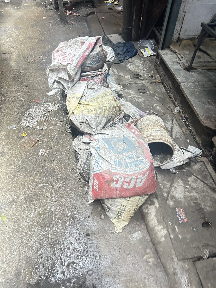 shaikh_sahab__'s tweet photo. Dear Team @Adani_Elec_Mum ,
You have not yet properly covered the cables, and the sections that have been covered are not done correctly, with the cables still visible.

The debris is still lying around, please remove it on priority.

@AdaniOnline
@MinOfPower
@mybmc

1/2 🧵 https://t.co/dv6L6Ac8BI