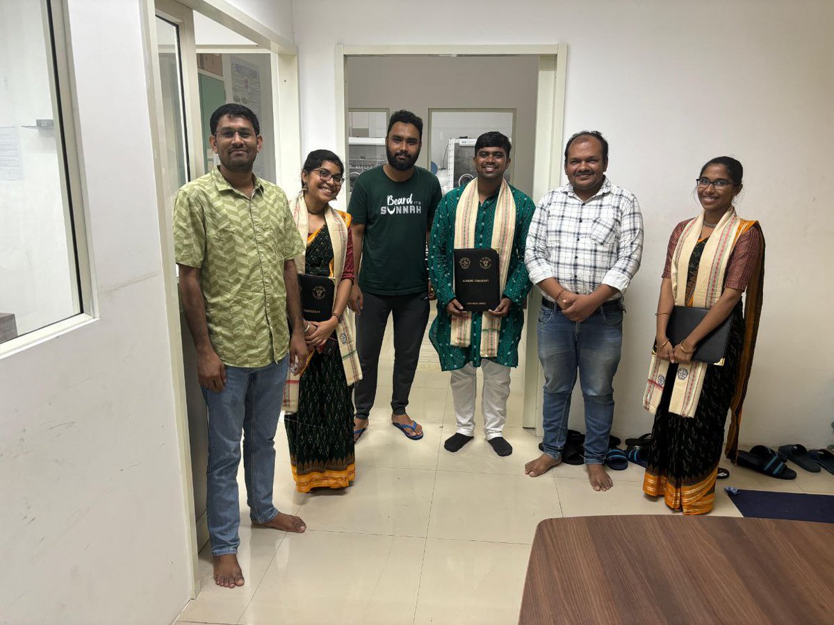 SenanayakLab's tweet photo. We bid farewell to the BSMS'24 Batch completing MS thesis from #NDPL! It's been an amazing journey with such talented and dedicated individuals. we wish them all the best for their future endeavors🌟
#NISER #DAE
@DAEIndia @niser_official @PSenanayak https://t.co/CgKirCXeQw