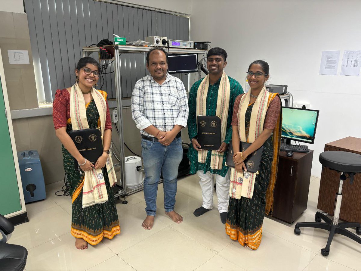 SenanayakLab's tweet photo. We bid farewell to the BSMS'24 Batch completing MS thesis from #NDPL! It's been an amazing journey with such talented and dedicated individuals. we wish them all the best for their future endeavors🌟
#NISER #DAE
@DAEIndia @niser_official @PSenanayak https://t.co/CgKirCXeQw