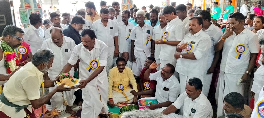 புதுக்கோட்டை மாவட்டம்  அறந்தாங்கி ஸ்ரீ வீரகாளியம்மன் திருக்கோவிலில் நடைபெற்ற சிறப்பு அபிஷேக அலங்கார தீப ஆராதனை நிகழ்வில் ஏராளமான சொந்தங்களுடன் கலந்து கொண்டேன். #ஜெய்ஹிந்த்.