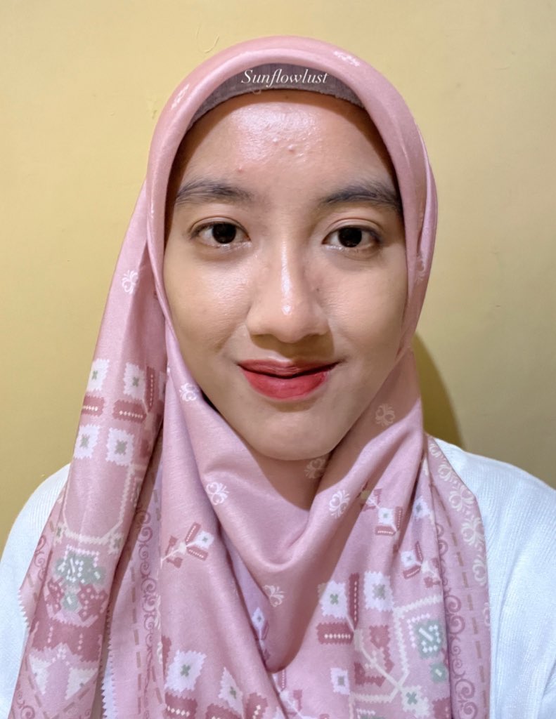 sunflowlust's tweet photo. Warnanyaaa cakeppp bangettt asliiiiii !!!!!!
Teksturnya juga lembutt bgttt di bibir, gak bikin bibir kering π₯Ήπ«Άπ»
Aku sering pake lippieee iniii sampek ku-hemat biar gak cepet habis hihihii
#juwireview https://t.co/rFb7i4Ocm2
