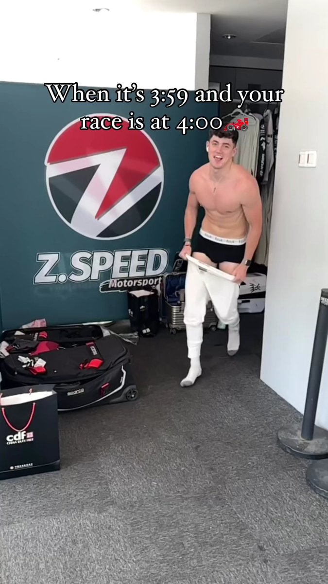 HotRacingDriver's tweet photo. #MaxHart #abs #pecs #sixpack #hotracingdriver #shirtless https://t.co/7VglkWT5sv