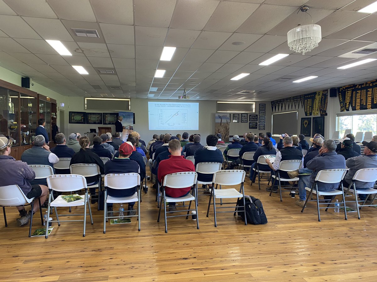 gooden_heidi's tweet image. Thanks @GRDCNorth. Big attendance at @osbornefnc #Osborne today. Another professional &amp;amp; informative update.