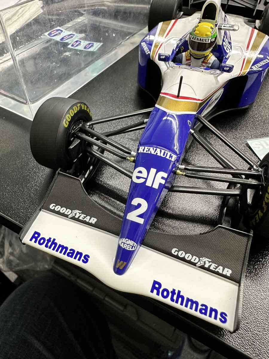 motorsports_cw's tweet image. 1/18にデカールを貼ってますが、過去に発売されたものよりも細かく再現されていて、とても良いモデルです😊
#f1jp #ミニチャンプス #FW16 #アイルトンセナ