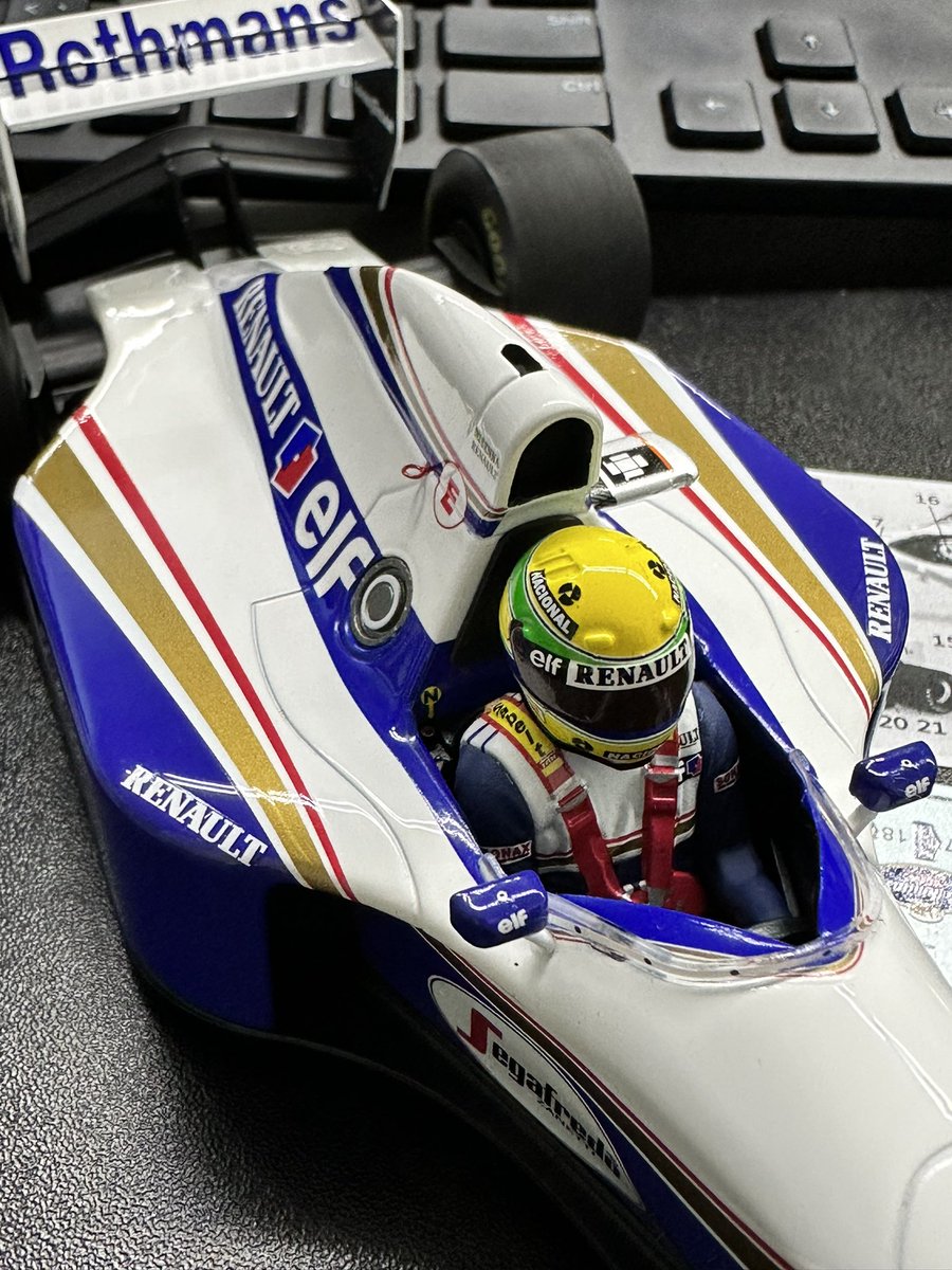 motorsports_cw's tweet image. 1/18にデカールを貼ってますが、過去に発売されたものよりも細かく再現されていて、とても良いモデルです😊
#f1jp #ミニチャンプス #FW16 #アイルトンセナ
