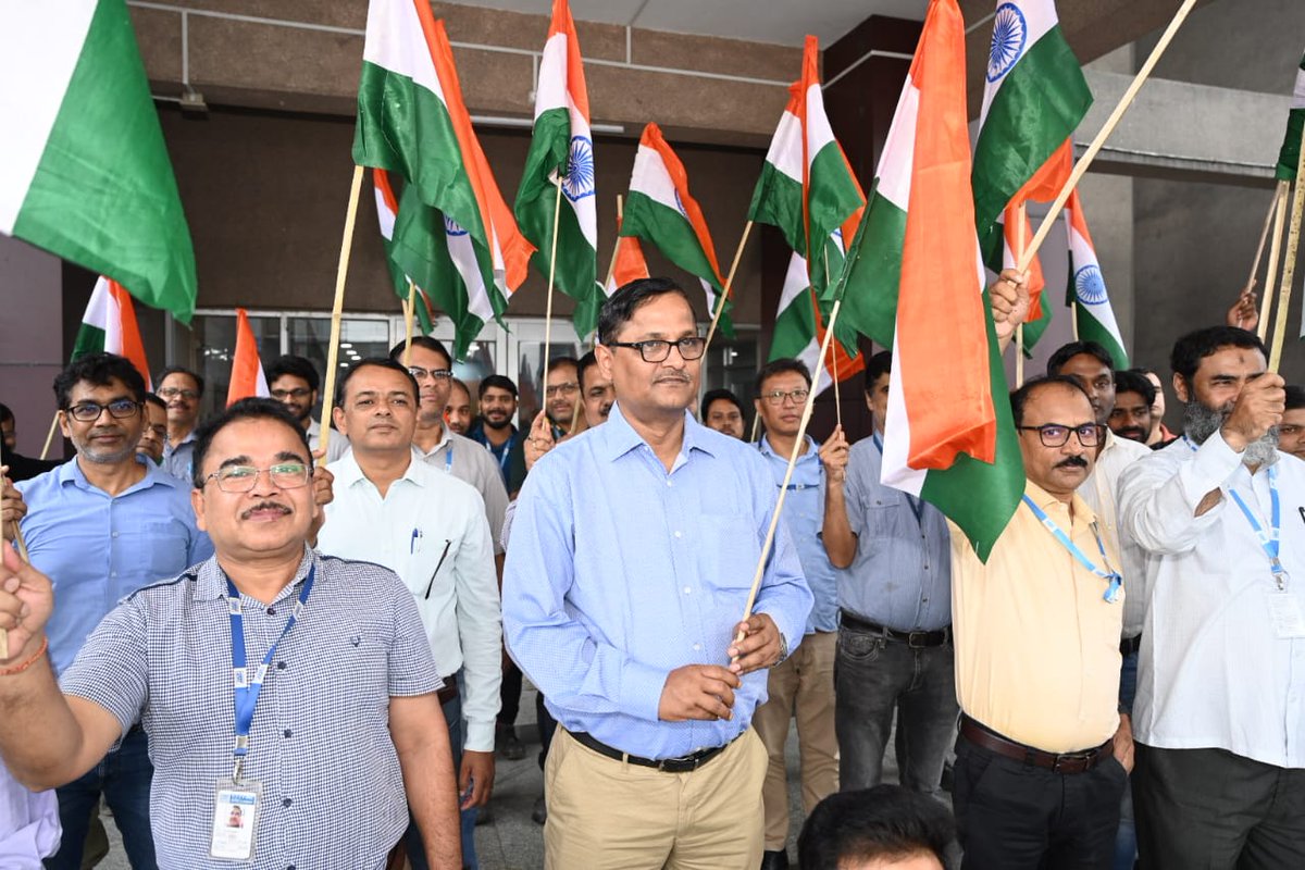 PIB_Guwahati's tweet image. #HarGharTiranga Celebrations for India's 78th #IndependenceDay in NTPC Bongaigaon.
Employees headed by Shri Debabrata Kar, GM(O&amp;amp;M) united in showcasing their patriotic spirit, reflecting our nation’s unity and diversity.

#NTPCBongaigaon #IndiaAt78
