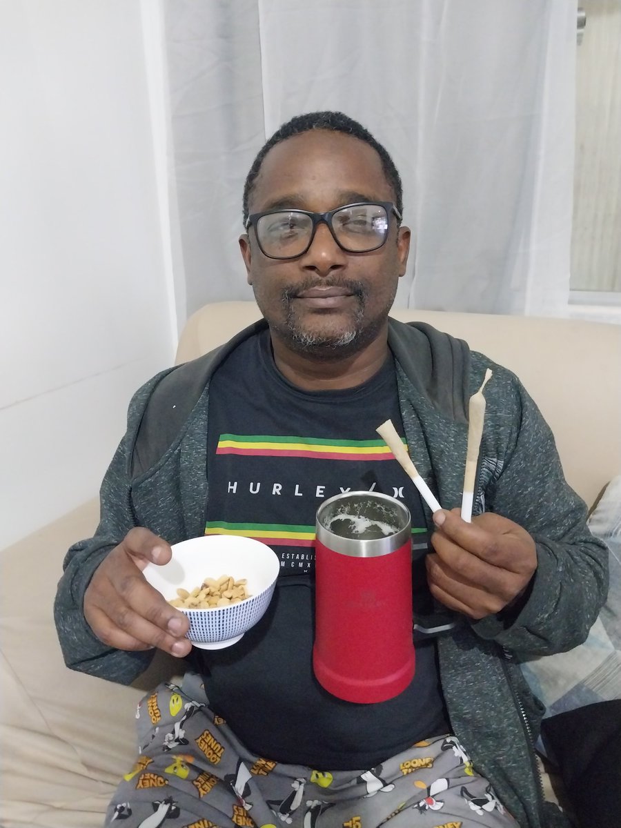 Segunda 💯 lei, eu trabalho não faço mal a ninguém áôô então eu posso,skank no balão 🎈 me desculpe pelo meu erro 🍺🍁🔥🌼🌿aquele que nunca errou que atire a primeira pedra.