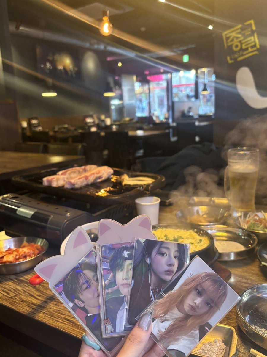 ohhhly's tweet photo. 昨日人生初の新大久保…！🥩🍺
店内でSKZ流れてちんちゃテンション上がった
つぎはNJSも流して欲しい🥺
相変わらずケランチムは美味しかったです
また遊びに行きたいのでお仕事頑張るヨ https://t.co/IpW31FVBS8