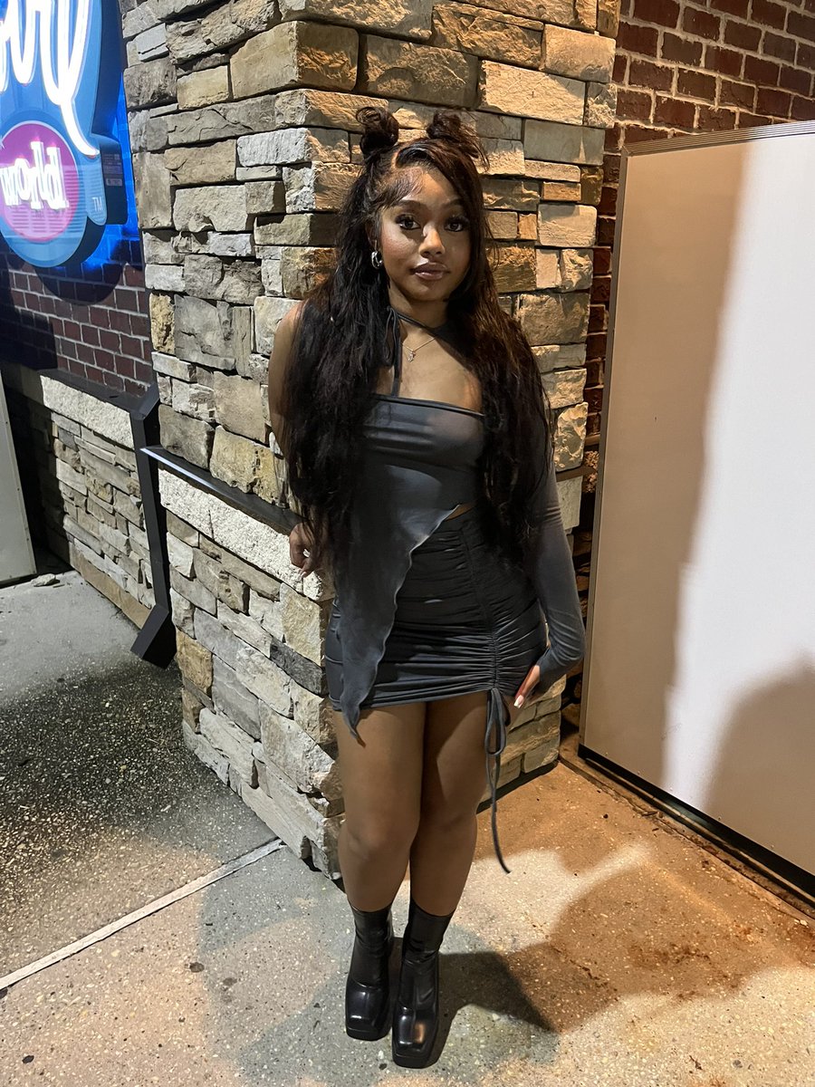 louubb1's tweet photo. She ain’t the baddest, Ok who badder¿ https://t.co/ayWv0mVrcl