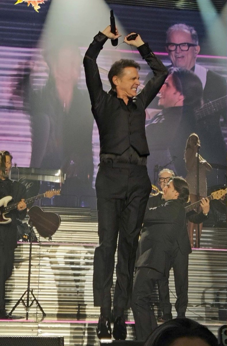 Solo dame tu amor... Dame más ganas de vivir ♪
<a href="/lmxlm/">Luis Miguel</a> #LuisMiguel #txlm #ClubOficialChile #Incondicionales #TodoPorLM #TXLM36 #Tour2024 #Gira