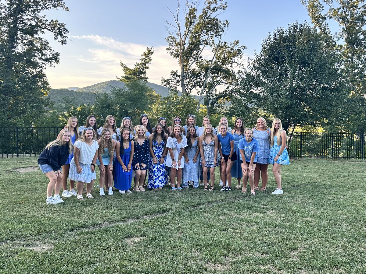 k_sut918's tweet image. Twitter doesn’t have enough characters to give the proper thanks! My softball moms CRUSHED my Phoenix bridal shower &amp;amp; I am so honored to love each of these girls and be so loved in return!! 💙💍👰🏼‍♀️🥎🫶🏻 today my heart grew even more for this amazing family of mine! @VA_Phoenix_Wood