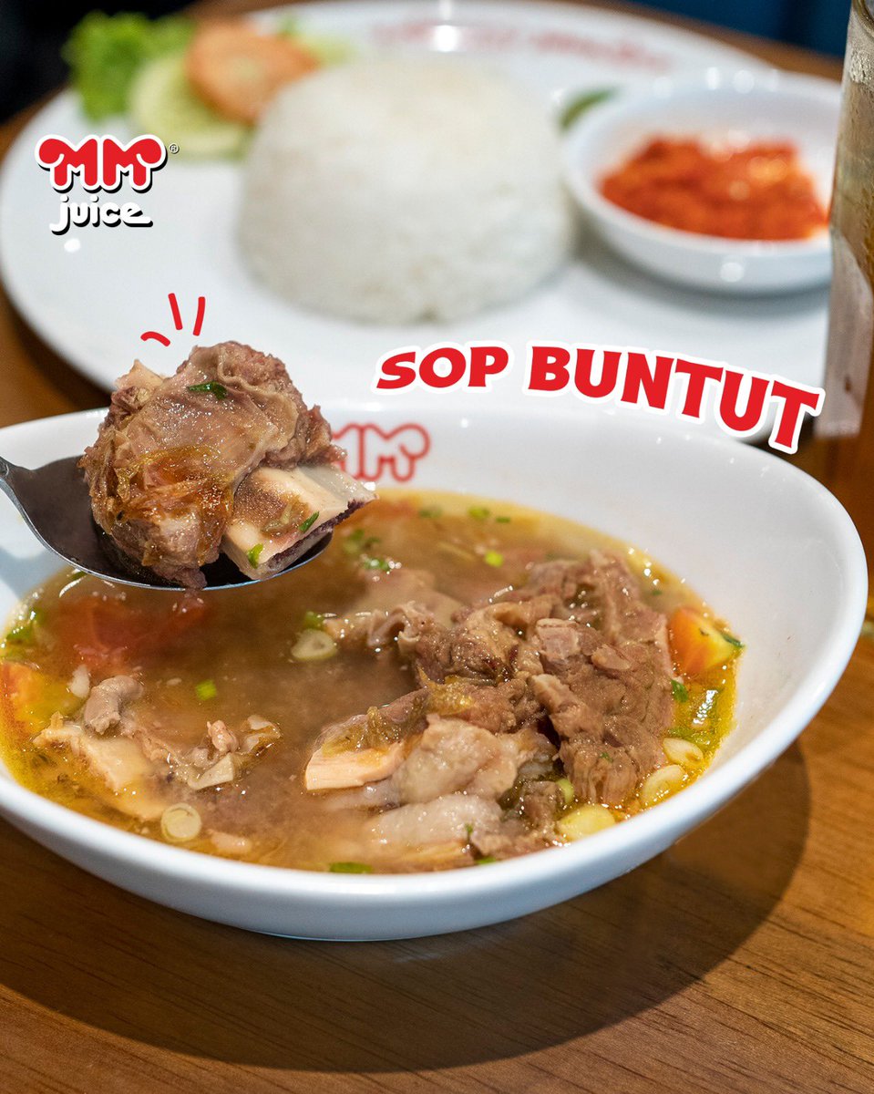 Comforting food banget nih ~ Kuah kaldu yang gurih dan daging yang super melt di mulut 😋 menu Sop Buntut emang gaperna ngecewain deh 🙌
.
.
.
#mmjuice #kulinerindonesia #deliveryindonesia #delivery #frozenfood #makananindonesia #makananhygienis #gofood #gofoodindonesia #foodie