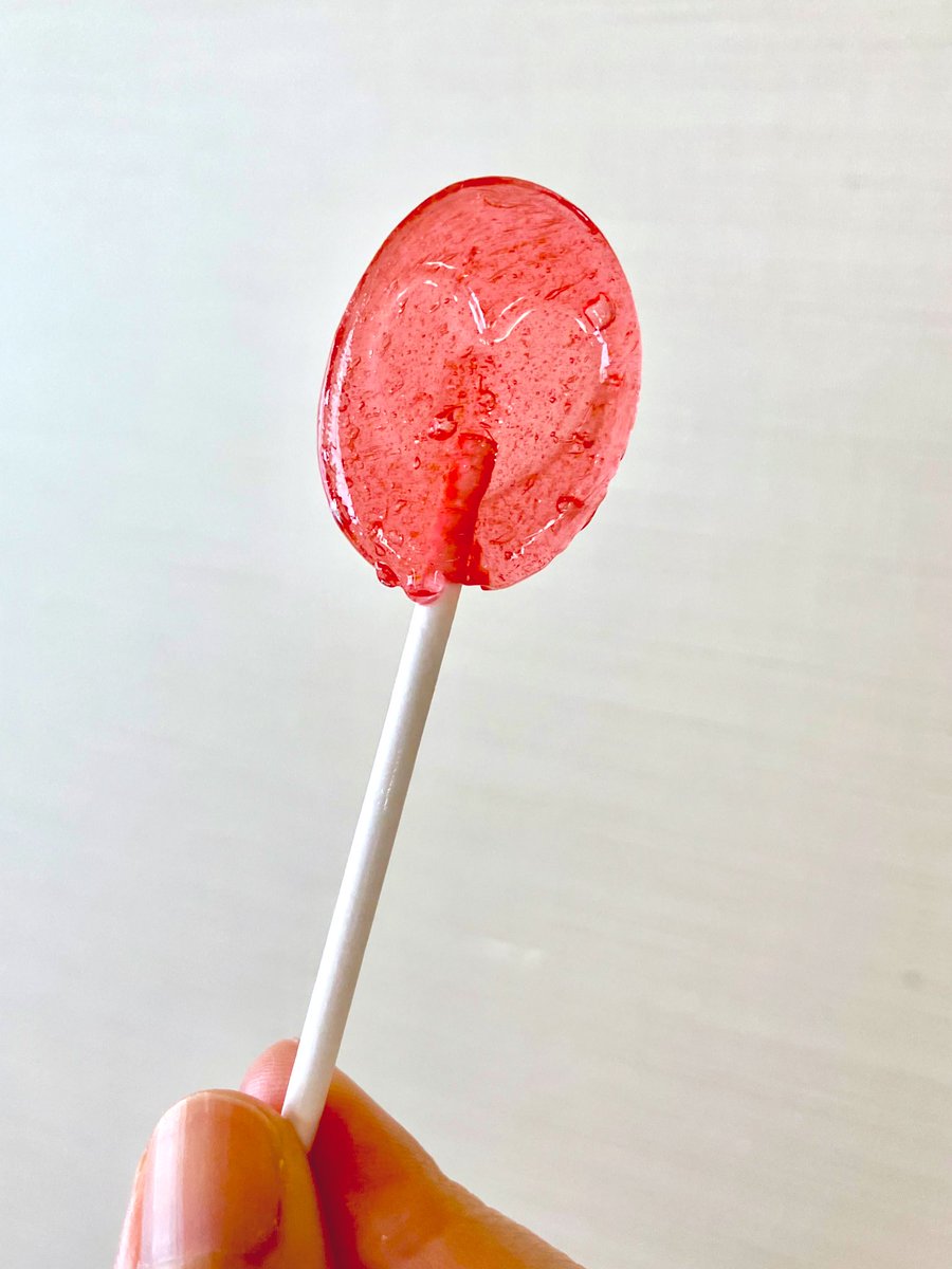 Gifu_Yururi's tweet photo. 先日帰省したところ、祖母が私が子供の頃好きだったポップキャンディを覚えてて用意してくれていました🍭
自分でも忘れていたくらいなのですが、嬉しいです☺️
懐かしい味わい＆レアらしいハートマークが出ました🎵今度自分でも買いたくなりそうです https://t.co/nezYt0vdp6