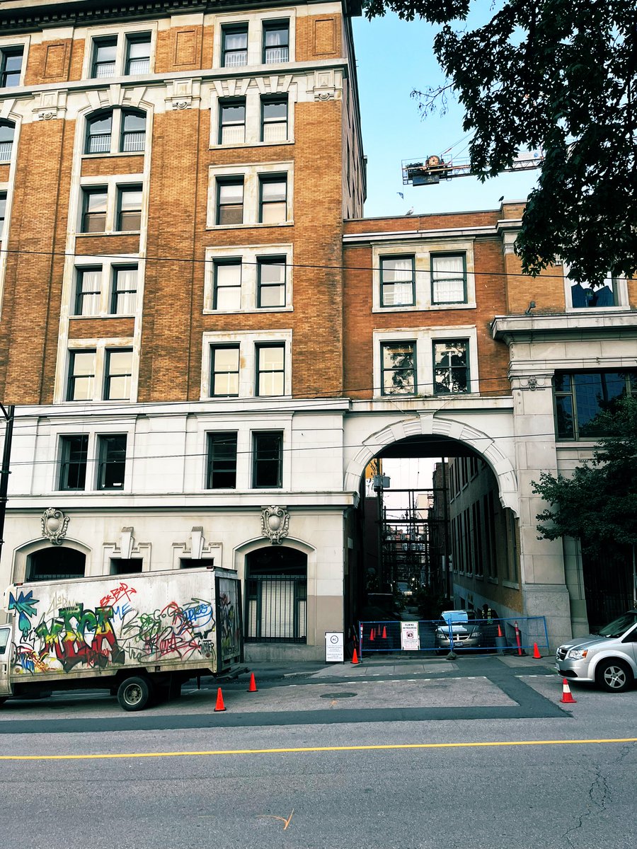 doppelvancouver 🛸 tweet media