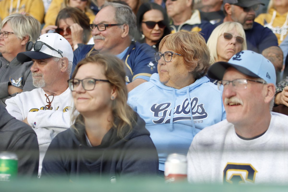 T6 | dawgs may have scored again, but do they have the best fans in the league?

didn't think so 😎 ALSO Galenza singles to start the 6th

Gulls 2 Dawgs 2

#GDTBAG