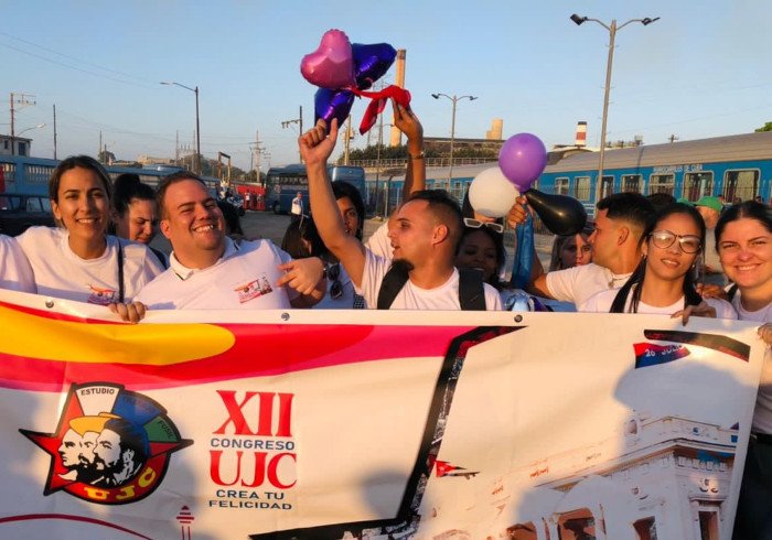 MMarreroCruz's tweet photo. Antes de que acabe el día, quiero enviar un fuerte abrazo a los jóvenes cubanos, quienes a lo largo de la historia han sido protagonistas de innumerables hazañas. Ustedes son el futuro de nuestra Patria.
#DíaInternacionalDeLaJuventud https://t.co/ZHDEW8k8Hu