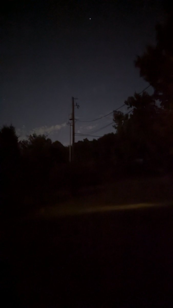evilcoln's tweet photo. I'm just going to pretend this is the northern lights https://t.co/QSuNCidxf1