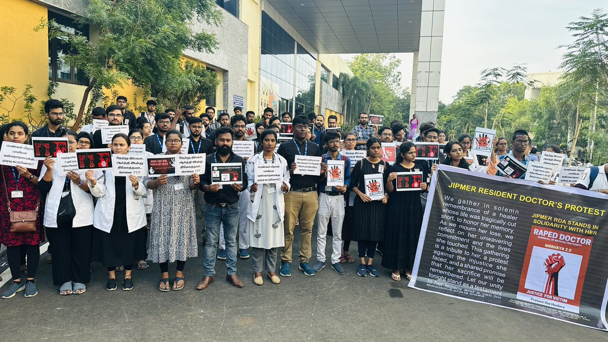 JipmerRDA's tweet image. JIPMER residents are on strike! #JusticeForDrMoumitaDebnath @FordaIndia @FAIMA_INDIA_ @IMAIndiaOrg @JPNadda @AIIMSRDA