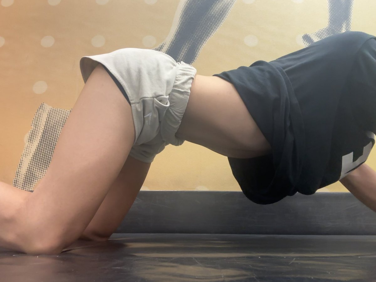 4slatte's tweet photo. daily reminder to stretch! https://t.co/vvIoU08zka