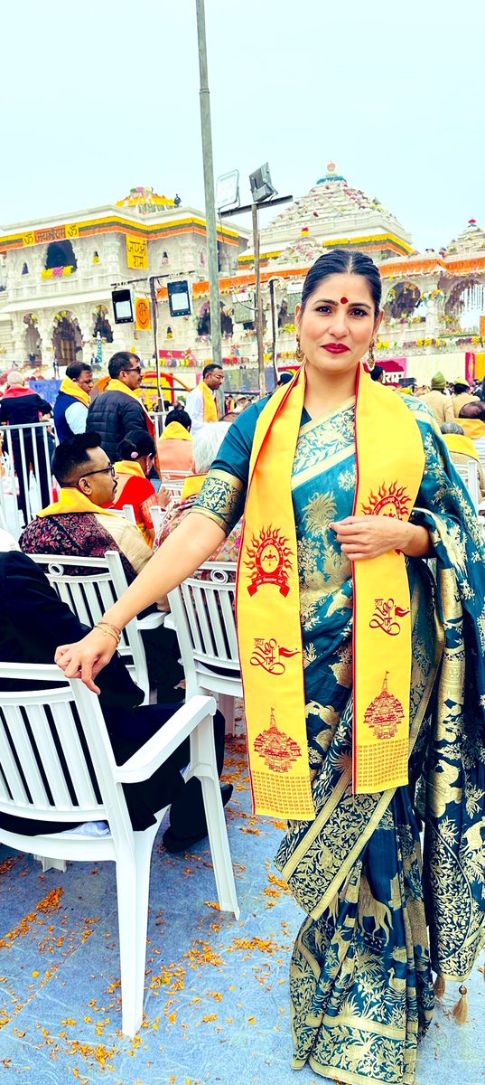 मैं मुस्लिम परिवार में होकर भी बड़ी निडरता से जय श्रीराम बोलती हु , फिर भी कोई मुझे फॉलो नहीं करता आखिर क्यों?  आज देखती हु कितने लोग मेरे साथ जय श्रीराम बोलते है!!

।। "जय श्रीराम "।।♥️🙏