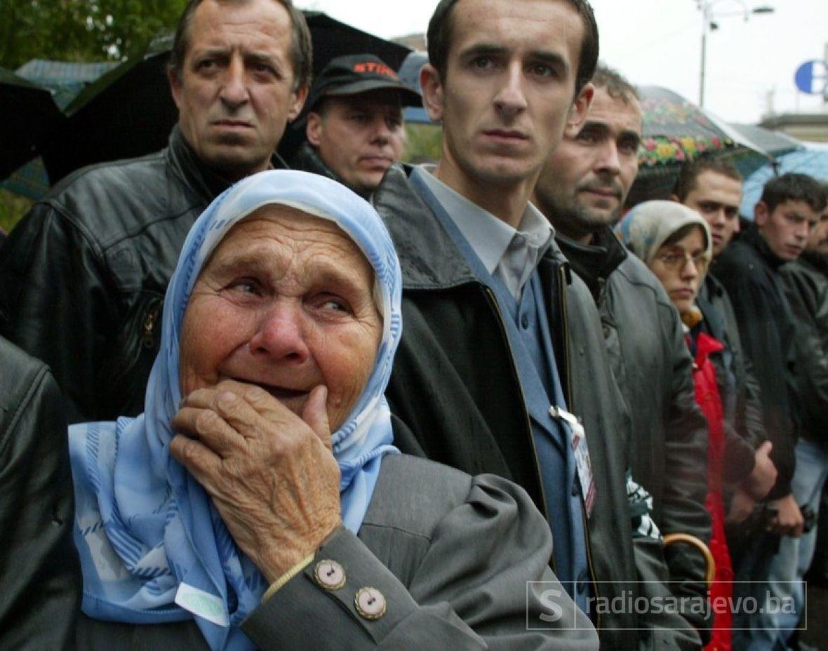 nadidefotograf's tweet photo. Aliya'ya sağanak yağmur altında veda... 

Saraybosna, 22 Ekim 2003. https://t.co/1w7zWfFmNa