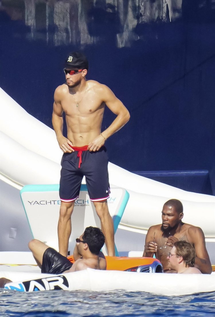 CantGuardBook tweet media