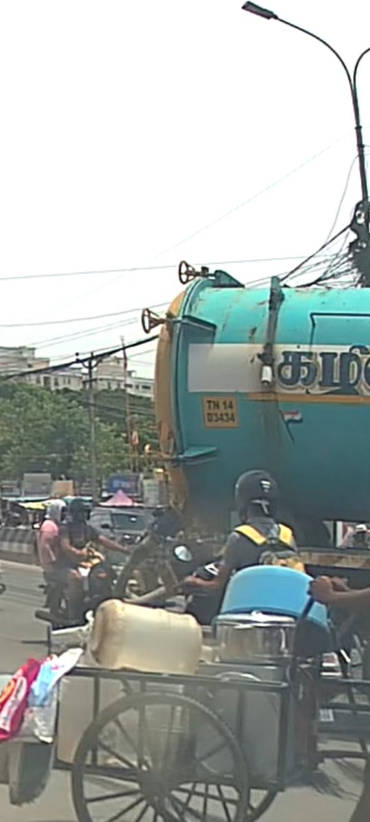 thjoku's tweet photo. Hi, can you please confirm if travelling in opposite lane is legal. Right from two wheelers to lorries keep moving in opposite lane without any restriction. The vehicle numbers are TN22AF5883 and TN14D3434. And a simple check on parivahan site shows their FC has been expired . https://t.co/8ohFNg6Yeu
