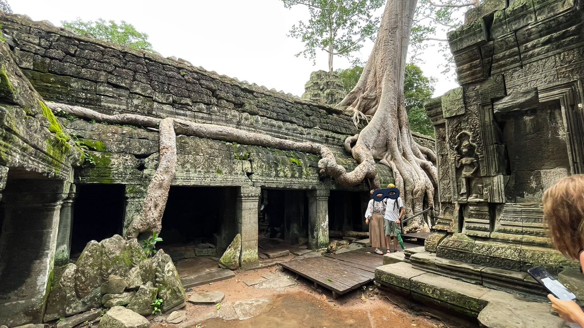 Esplorare Angkor Wat in Cambogia è come fare un viaggio nel tempo. Questo capolavoro dell'antica architettura khmer è un tesoro mondiale, intriso di storia e spiritualità. Un luogo che lascia senza fiato. #AngkorWat #Cambogia #Viaggi