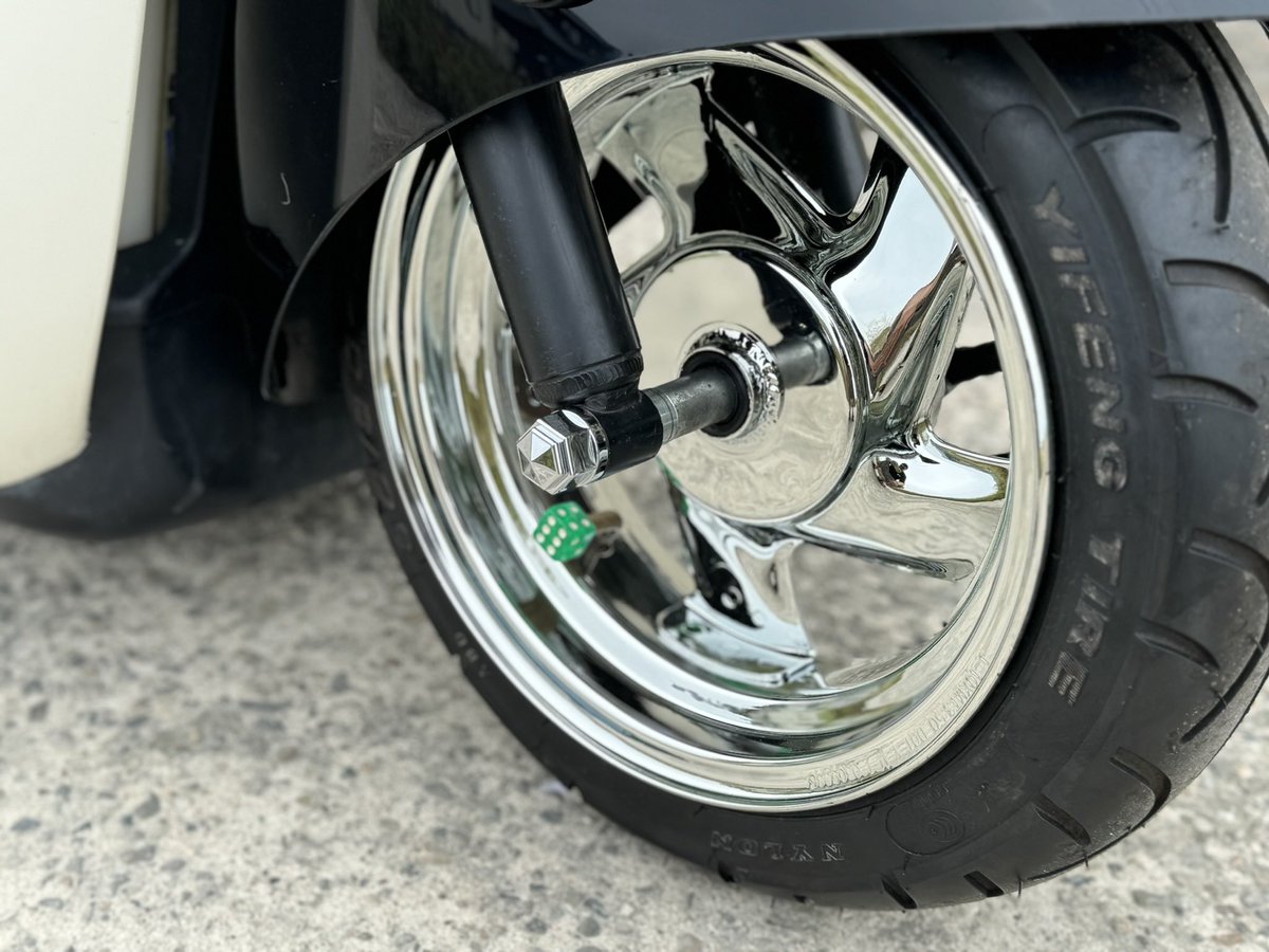 kXOS8N6NjsfGc46's tweet photo. 何かの純正加工😎

 #genuinewheel https://t.co/edjkUUIR46