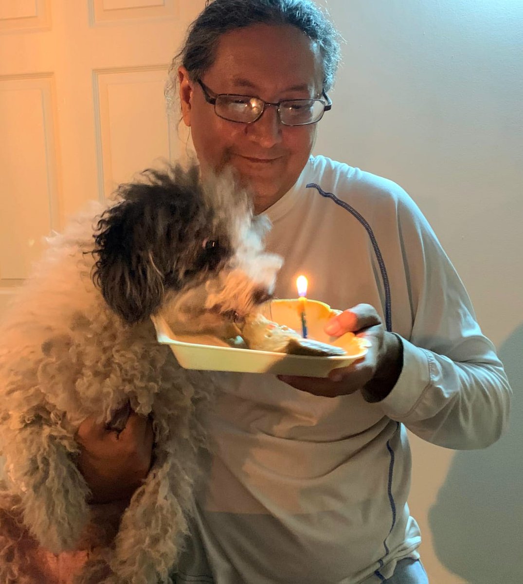 HerradorMax's tweet image. Nueve años de compañía insuperable, mi adorada Bimba Carolina. No puedo más que estar agradecido de haber coincidido en esta existencia.

#AmorIncondicional #CompañerosDeVida #MascotasFieles #AmigosPeludos #NobleCorazón
#maxherrador #cumpleaños