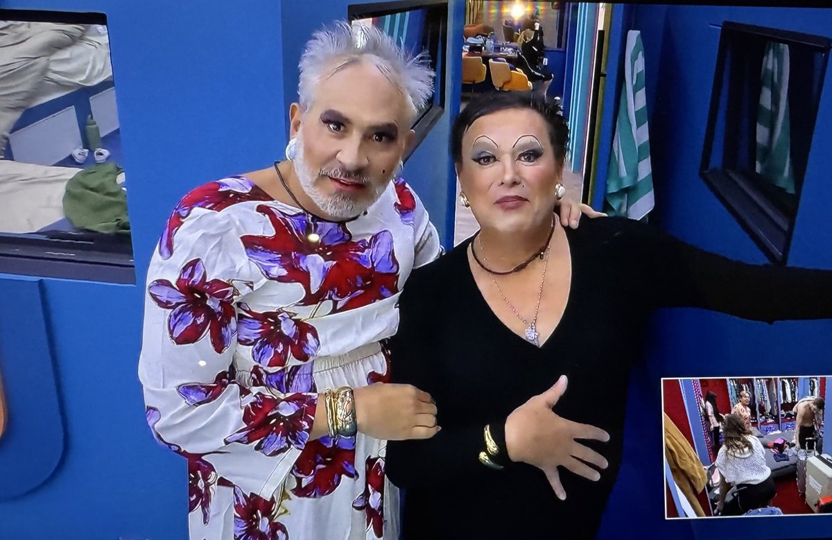 Mi tío con su “roomie” en la cena familiar | mi tío con su “roomie” en el Pride. 
#LaCasaDeLosFamososMX