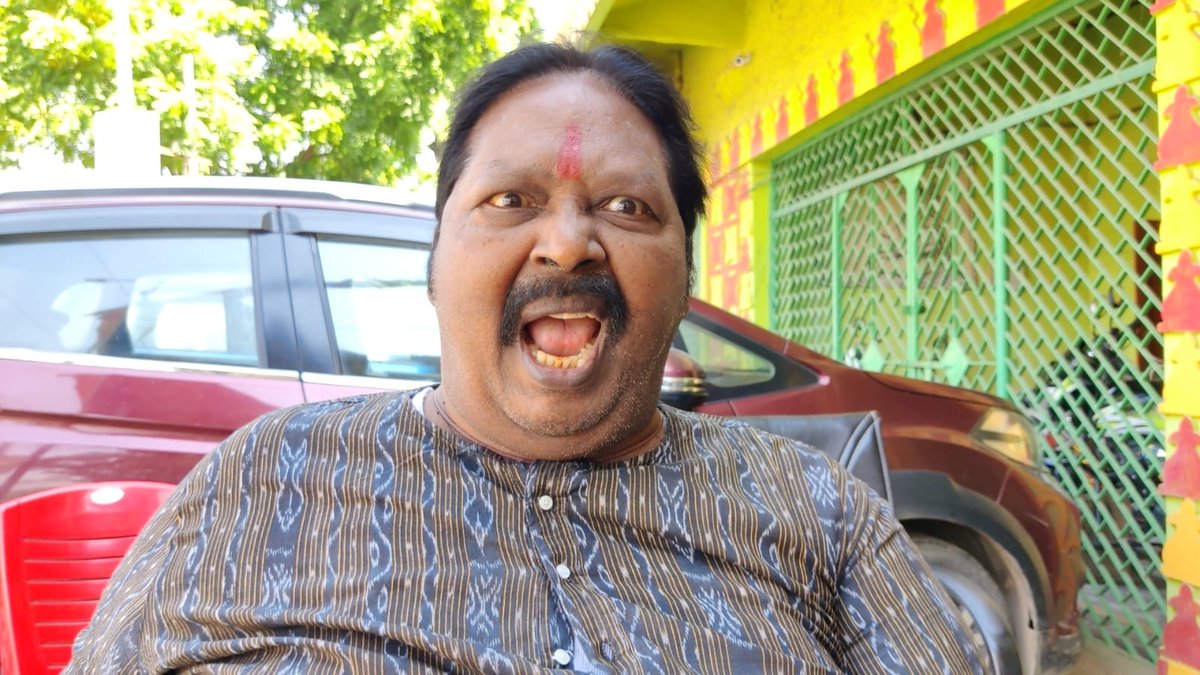 News18Odia's tweet image. #ପୂର୍ବତନ_କଂସ_ମହାରାଜାଙ୍କ_ଦେହାନ୍ତ

-ବରଗଡ଼ ଧନୁଯାତ୍ରାର ବିଶିଷ୍ଟ କଂସ ଅଭିନେତାଙ୍କ ପରଲୋକ
-କଂସ ଭୂମିକାରେ ଅଭିନୟ କରୁଥିଲେ ଗୋପାଳ ସାହୁ
-୭୦ ବର୍ଷ ବୟସରେ ଝାରସୁଗୁଡ଼ା ସରକାରୀ ହସ୍ପିଟାଲରେ ଦେହାନ୍ତ
-୧୯୮୩ରୁ ୨୦୦୮ ମସିହା ଯାଏ କଂସ ଭୂମିକାରେ ଅଭିନୟ କରିଛନ୍ତି

#Bargarh #Kansa