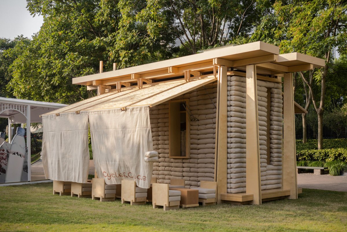 KGDAwards's tweet photo. #KGDAsharing
▼ Inspiration
F.O.G. Architecture Designs Cycle Cycle #Mobile #Bakehouse with #Grain #Sack Facades
- 
▪️Source: Archello
💬Read More: https://t.co/8o952yzbVZ
➡️Follow us: https://t.co/ISAoTckDe1
-
#KGDA #kgdawards #design #WoodenStructure #natural #ModularStructure https://t.co/F56WHQ4yBE