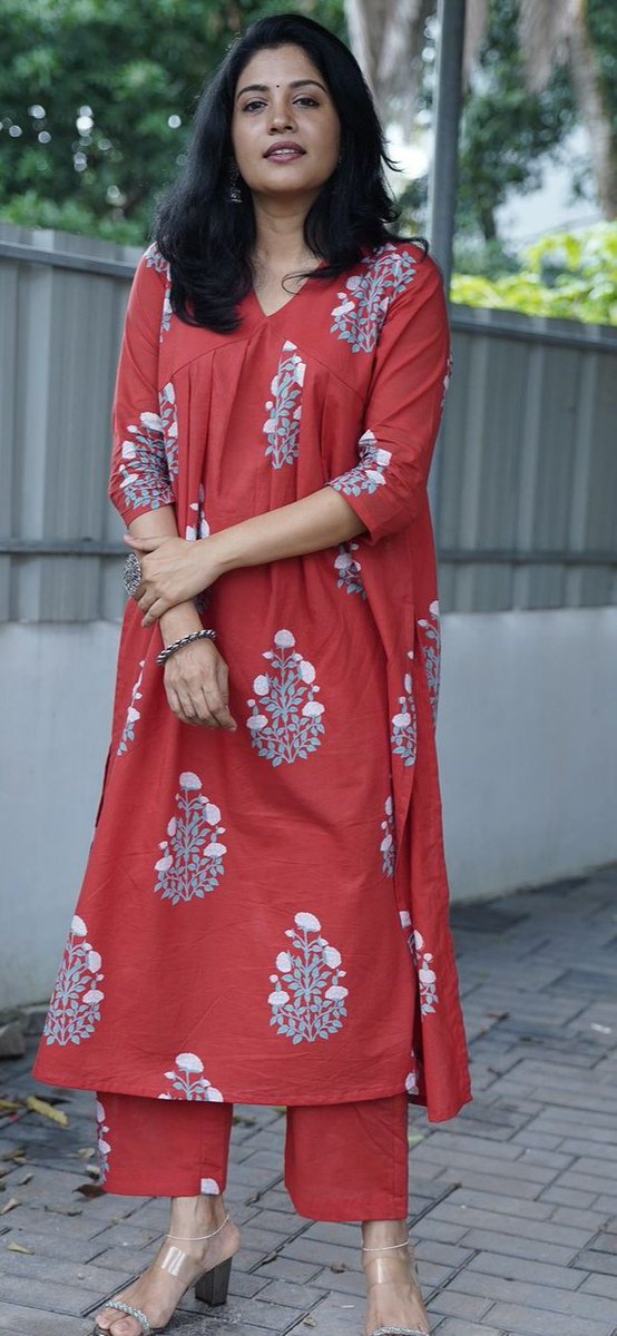 Actress_Club's tweet photo. 🛑 #ShivadaThread 
🛑 #BollywoodThread 

#Bollywood #Actress #Shivada New Look https://t.co/Run28TvC0R