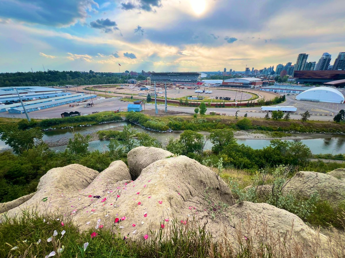 Lin6's tweet image. A special day remembering a special friend. Love you Les 🩵💚 Regulators, mount up!