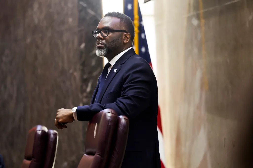 lev1_trader's tweet image. Mayor Brandon Johnson reflects on his first year in office, navigating support from labor unions and addressing protests for a Gaza cease-fire. #Leadership #Chicago #LaborNotes chicagotribune.com/2024/05/12/joh…