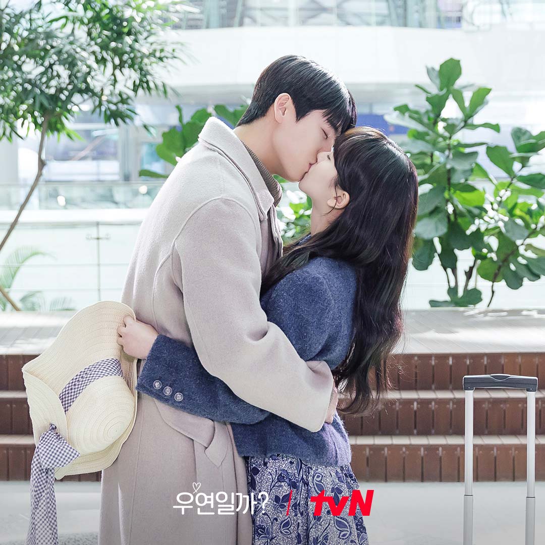 CJnDrama's tweet photo. 앞으로도 계속될 둘만의 방학같은 날들 （˶ᵔᵕᵔ˶)♡ᐝ
토끼야🐰 강아지야🐶 오래오래 행복해야 한다~!

#우연일까 #SerendipitysEmbrace https://t.co/mrgqiGcquS