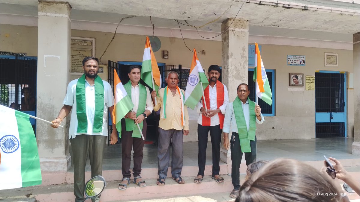 GPDevaTalpad's tweet photo. હર ઘર તિરંગા અભિયાન એટલે રાષ્ટ્રધ્વજની ગરિમા બુલંદ કરવાનો  અનેરો અવસર અંતર્ગત આજરોજ આણંદ જિલ્લાના સોજિત્રા તાલુકાના દેવાતળપદ ગામે તિરંગા યાત્રા કરવામાં આવી@ddo_Anand@CollectorAnd@tdo_Sojitra@MSojitra59684 https://t.co/XrPdUbrqhF