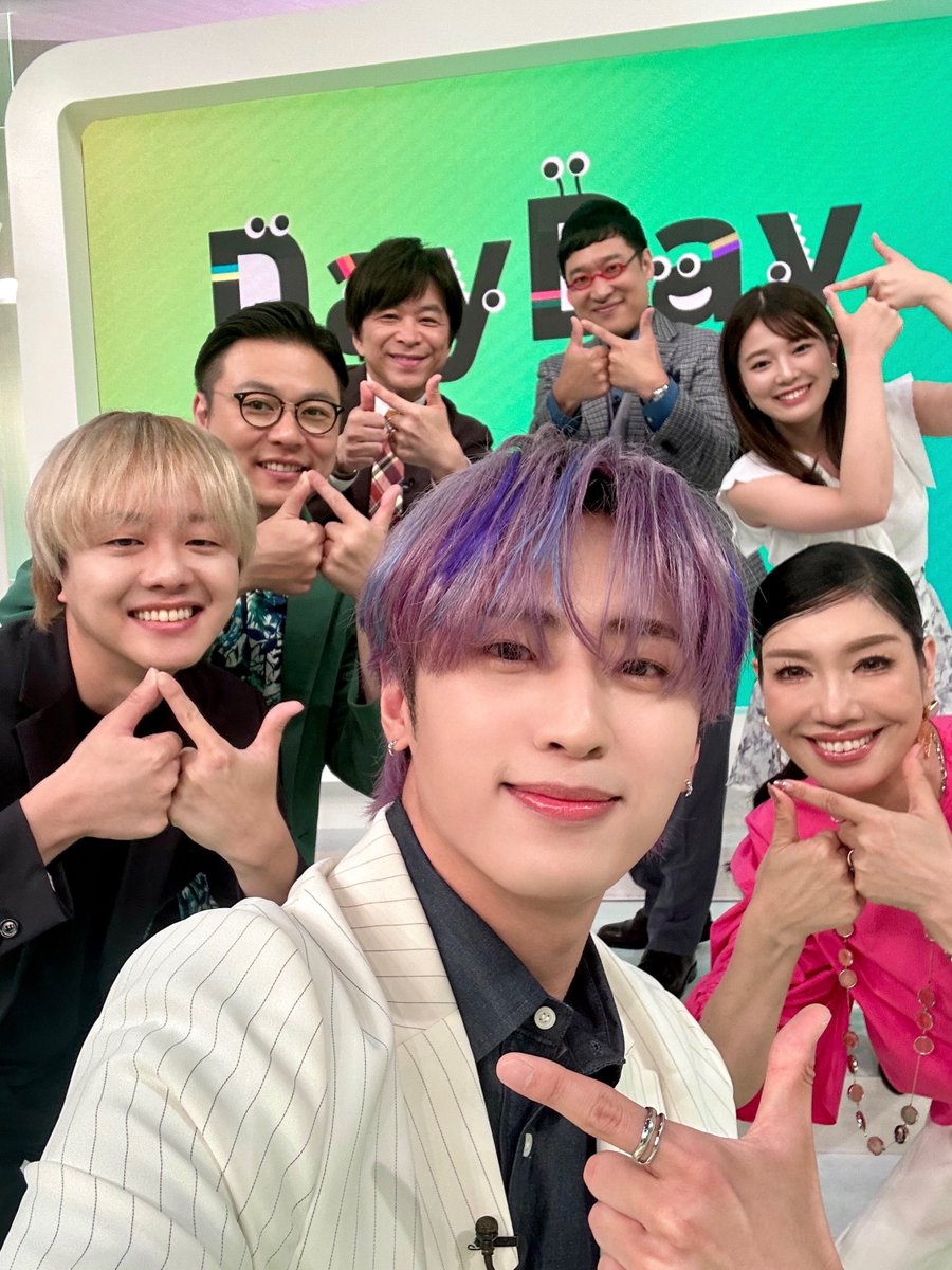 official__INI's tweet photo. [#許豊凡]

DayDay. 出演させていただきました！
初めてのコメンテーター、貴重な機会ありがとうございました！

素敵な皆さんと^ ^

メロンパン美味しかったです🍈

#DayDay.
#INI #XUFENGFAN https://t.co/OyXZzudzlI