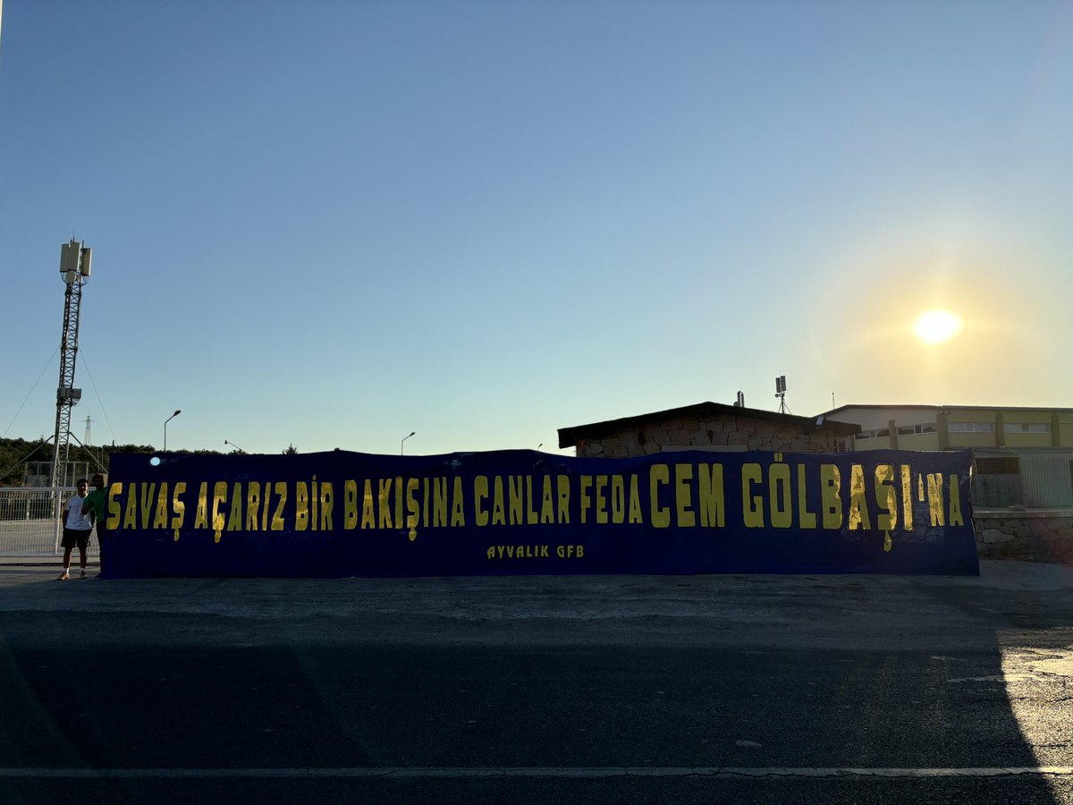 SAVAŞ AÇARIZ BİR BAKIŞINA CANLAR FEDA CEM GÖLBAŞI’NA!

Fenerbahçe’miz-Lille maçı için Kadıköy yolundayız.

#AyvalıkGFB