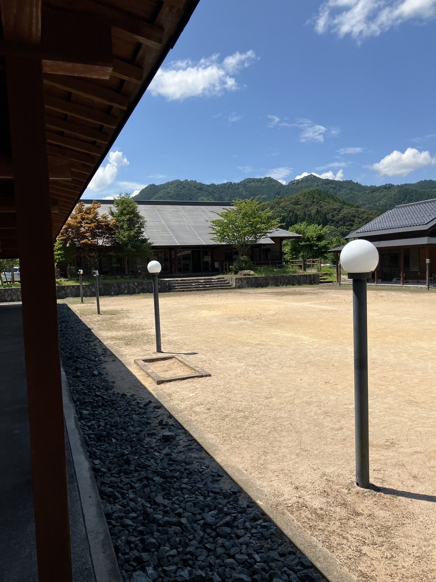 hiroken596359's tweet photo. キャンプ場のシステムエラーでまさかの休みの日に自分が選んだバンガローだけ予約が入れる事ができ、、、キャンプ場まさかの貸し切り^_^バンガローからコテージに変更しました。夜は怖いやろなー😱 https://t.co/2FoAs4cOCv
