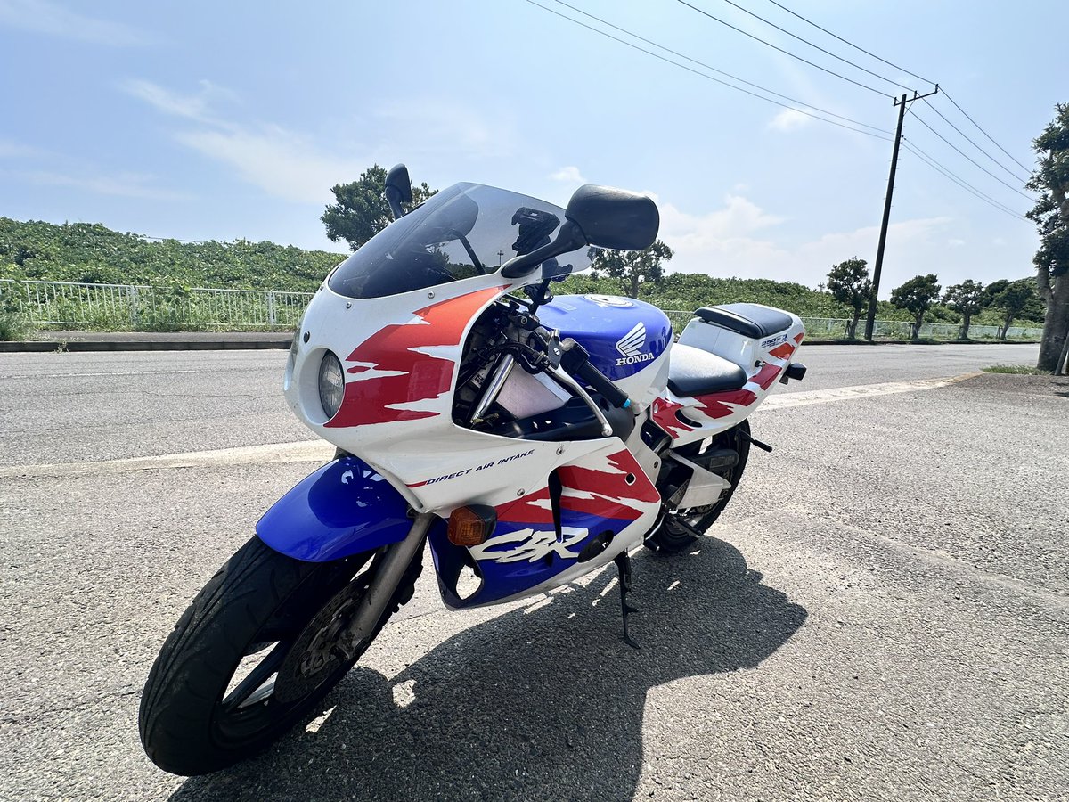 田舎×CBR
昔すぎ
でも空綺麗すぎて映える