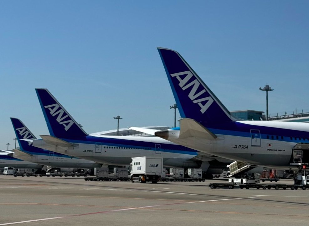 ANA_travel_info's tweet photo. ＜ANA国内線＞ 台風7号に伴う航空券の取り扱いについて 
台風7号の影響に伴い、運航への影響が懸念されます。対象便につきましては遅延や欠航とならない場合でも、手数料なく搭乗予定便の変更（振り替え）および払い戻しを承ります。 対象空港は以下URLからご確認いただけます 。
https://t.co/3E25Kd3nHV