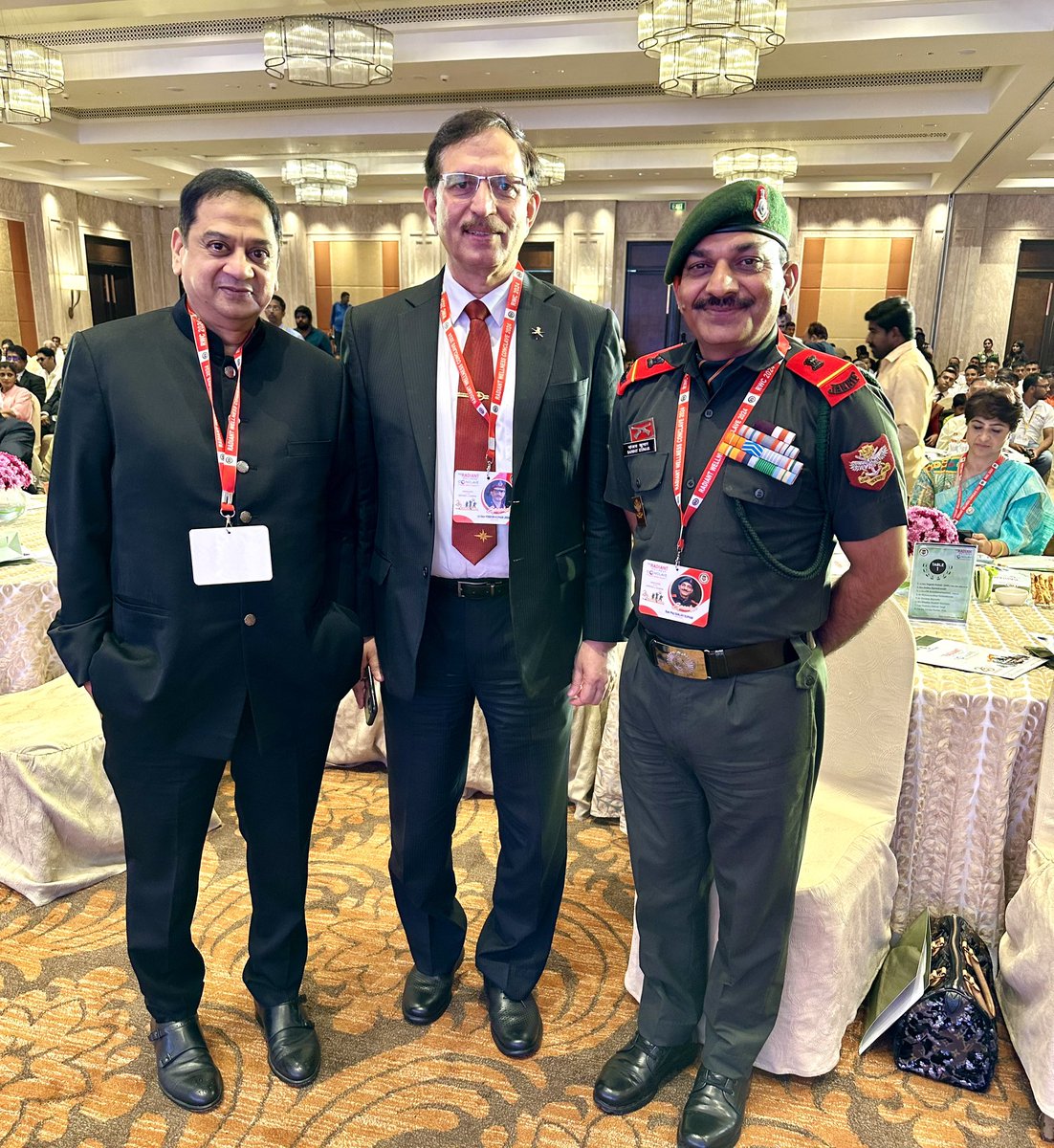 Great honour to be with the two veterans of #kargilwar <a href="/YkJoshi5/">Y K Joshi</a> #pvcsanjaykumar 🇮🇳<a href="/adgpi/">ADG PI - INDIAN ARMY</a>