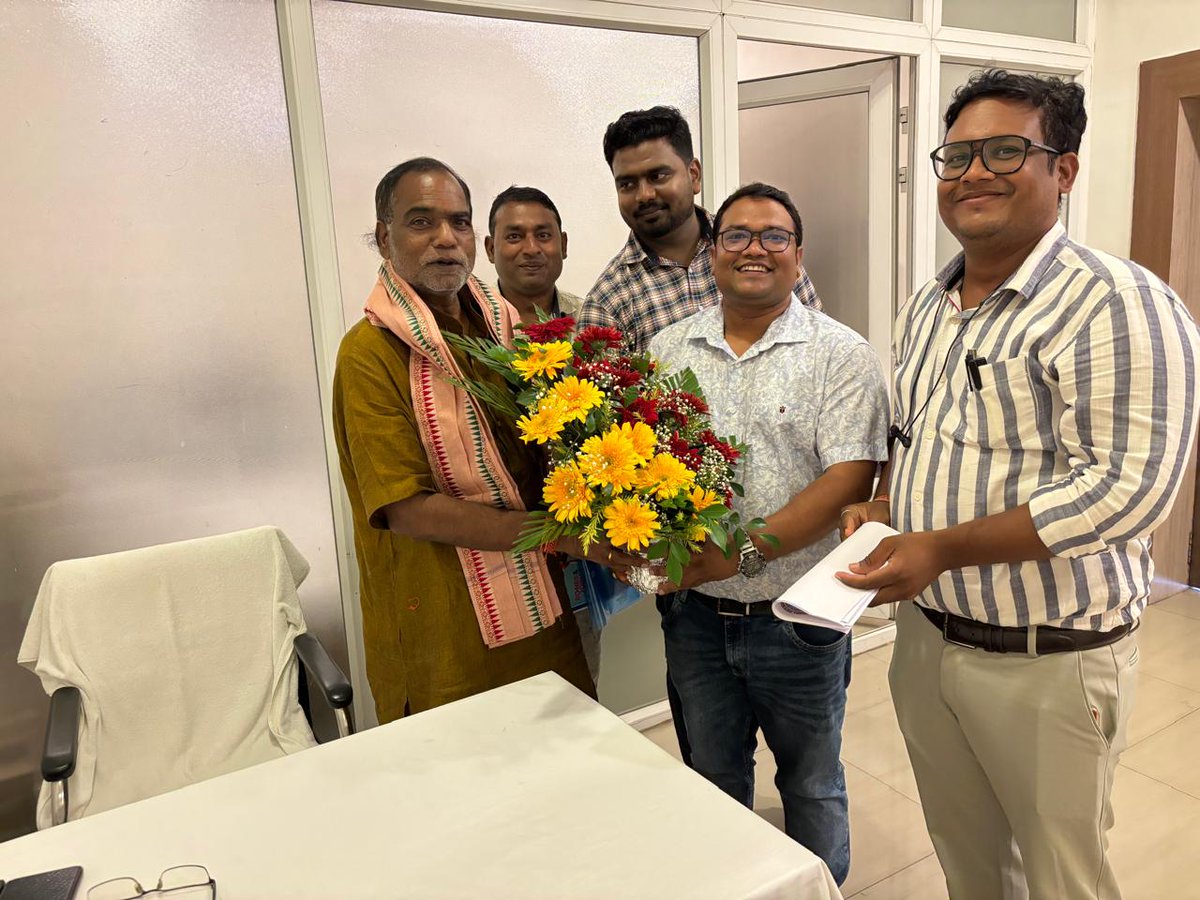AOPSA2023's tweet photo. @AOPSA2023 team members met the Standing committee chairman of Health and family welfare department Shri Bibhuti Bhushan Pradhan and presented their demands before him.   @CMO_Odisha @MohanMOdisha @HFWOdisha @MahalingMukesh @HFWOdisha @nhmodisha https://t.co/hvYlpjW7Bw
